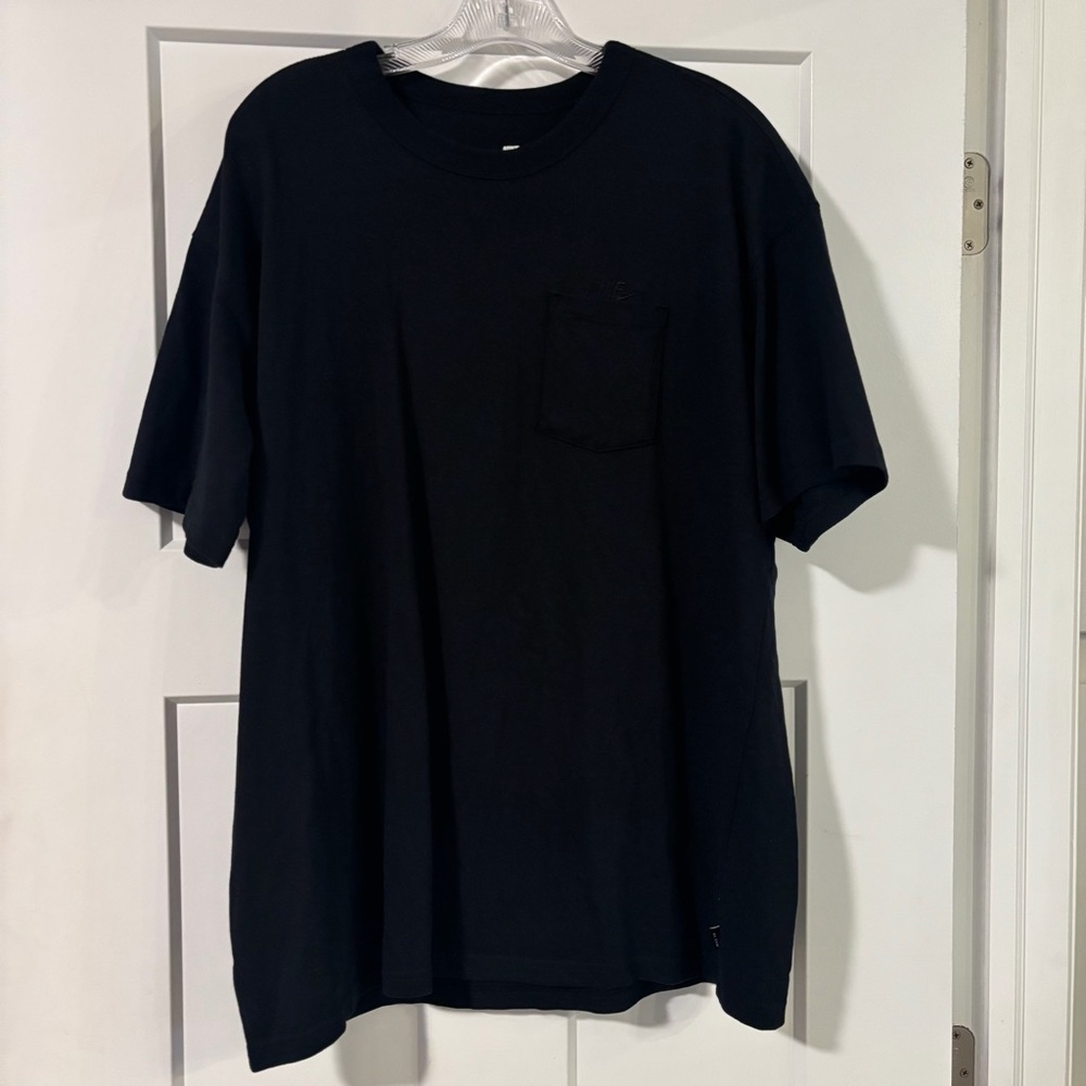 NWOT Nike Black Short Sleeve Pocket Tee - Loose Fit